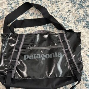 Patagonia Black Hole Messenger Bag 12L